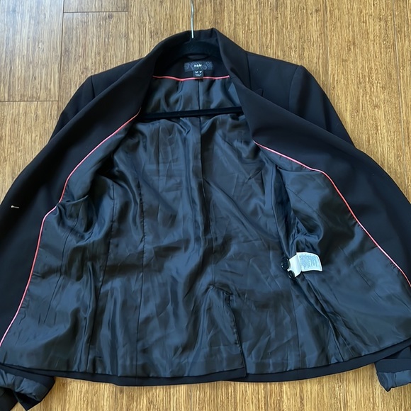 Perfect Black H&M Blazer - Picture 8 of 8